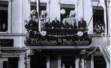 1921 Ehrengäste auf Balkon Bubenheim
