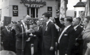 1962 Kirmesjunge Günter Dillenburger mit OB WW Macke